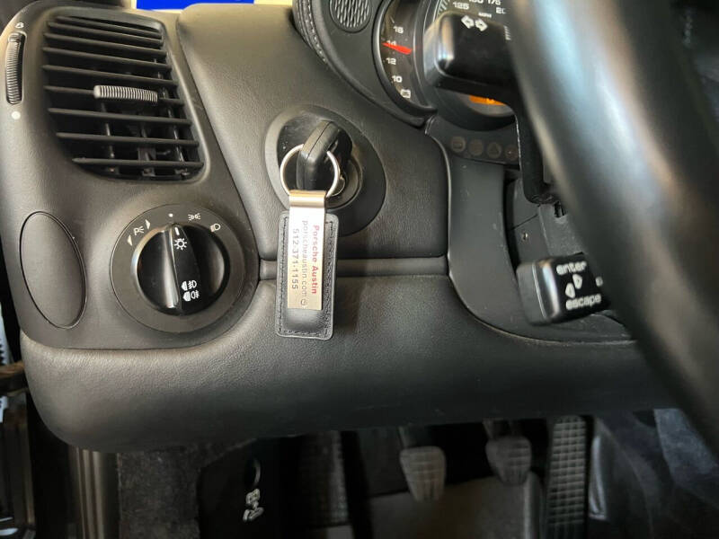 2003 Porsche 911 Carrera 4