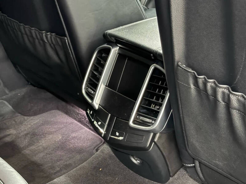 2018 Porsche Cayenne Platinum Edition