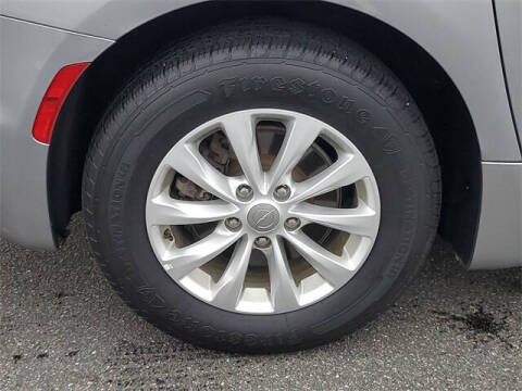 2017 Chrysler Pacifica Touring-L