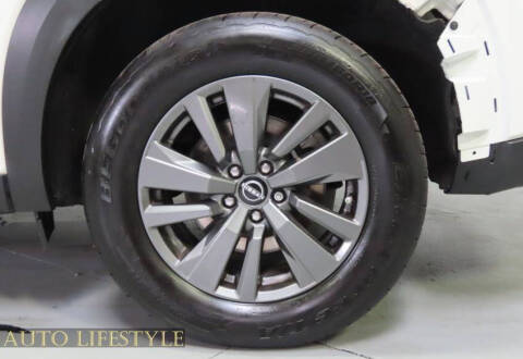 2022 Nissan Pathfinder SV