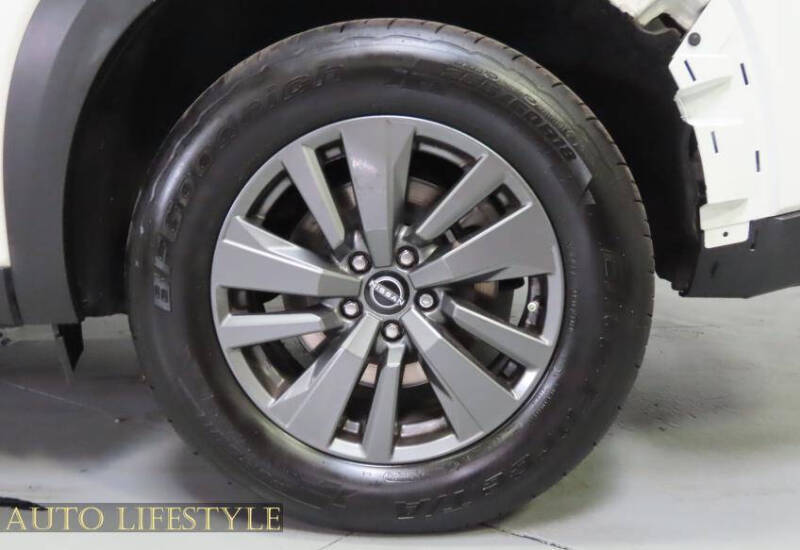 2022 Nissan Pathfinder SV