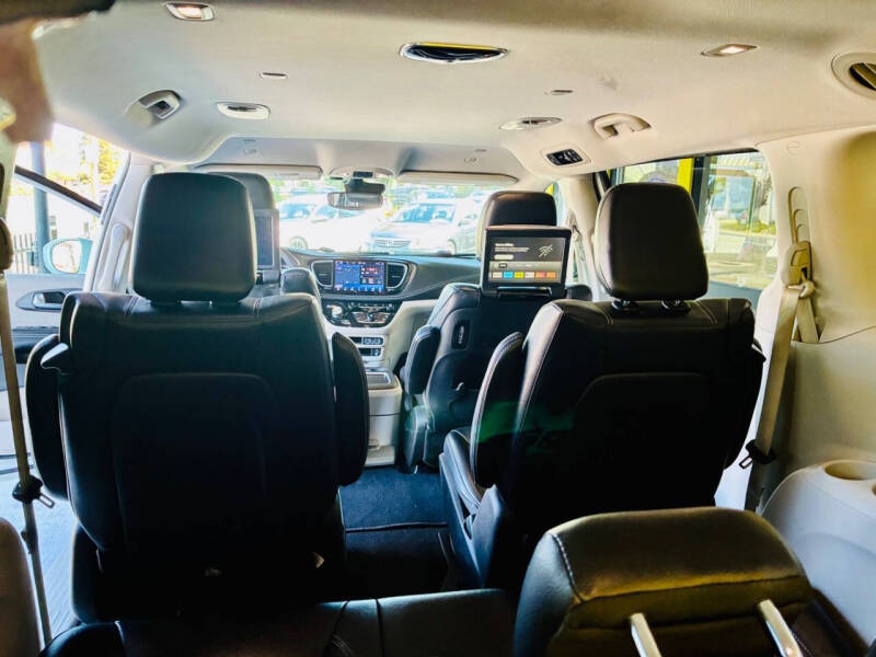 2022 Chrysler Pacifica Hybrid Touring L
