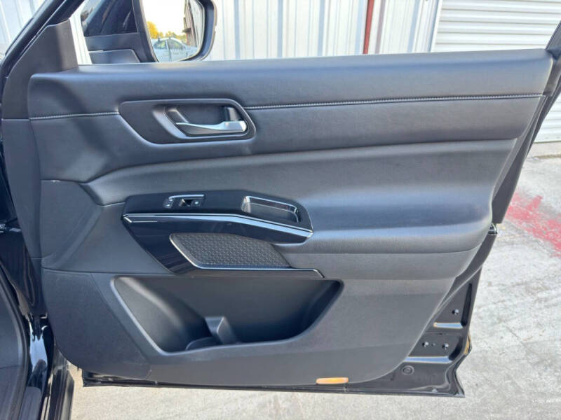 2022 Nissan Pathfinder SV