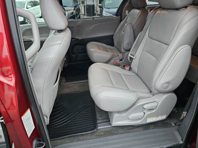 2019 Toyota Sienna XLE 7-Passenger Auto Access Seat