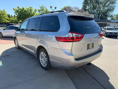 2017 Toyota Sienna XLE 8-Passenger