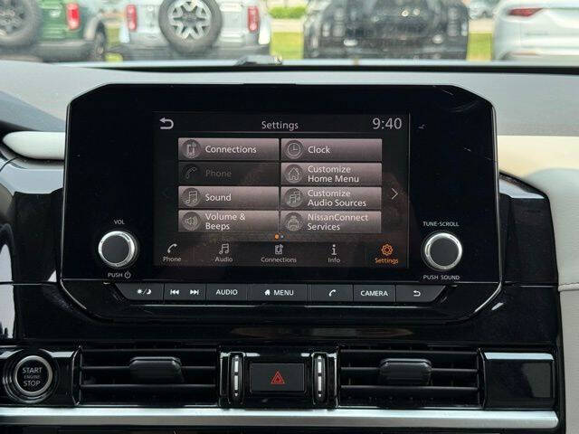 2022 Nissan Pathfinder SV