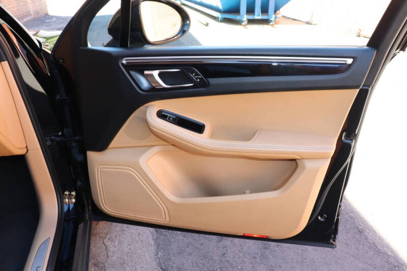 2017 Porsche Macan
