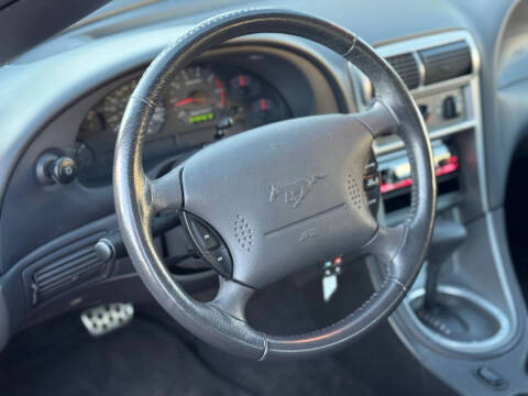 2004 Ford Mustang Deluxe