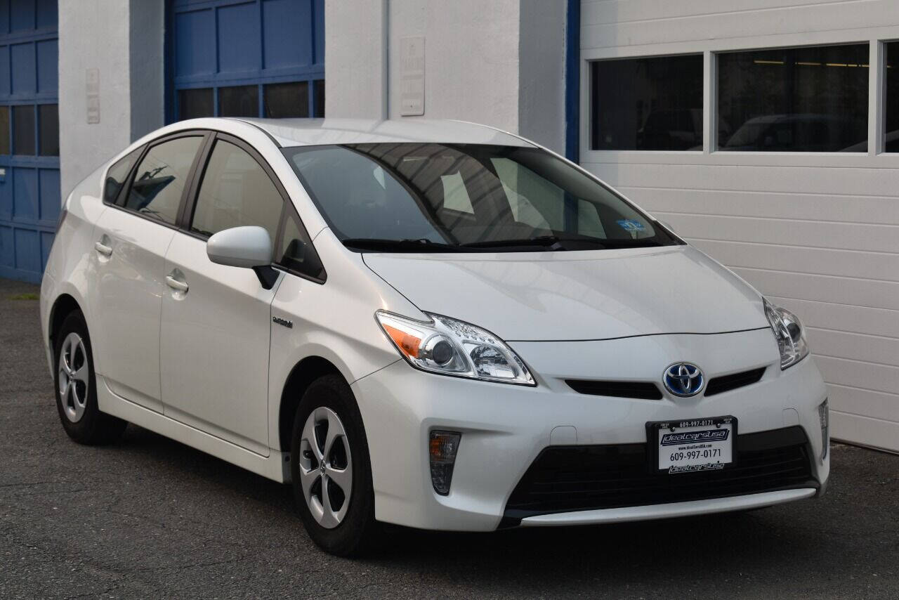 Toyota prius 2013 гибрид