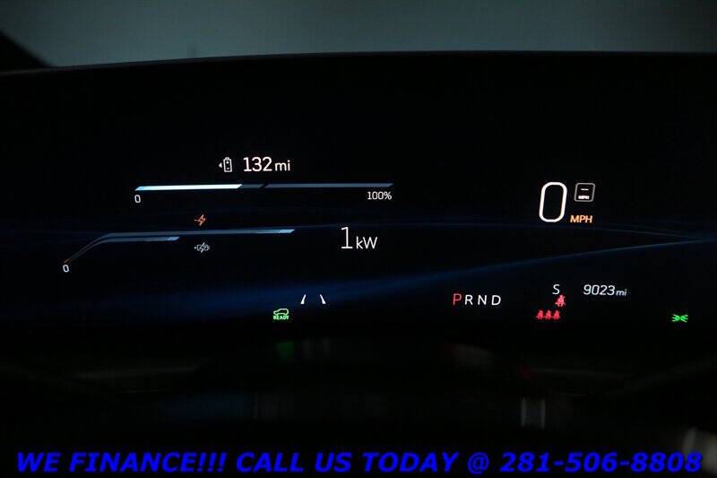 2024 Cadillac LYRIQ Luxury 1