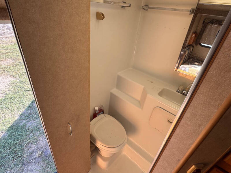 2006 Lance Camper 851