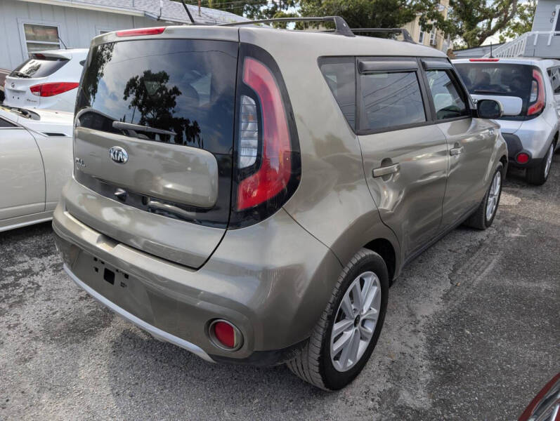 2017 Kia Soul +