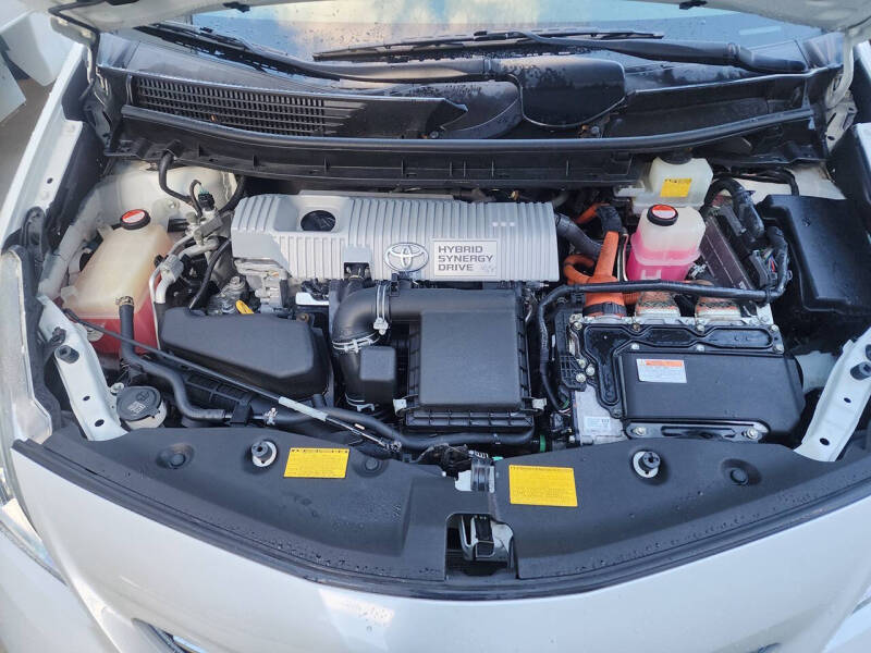 2014 Toyota Prius v Two