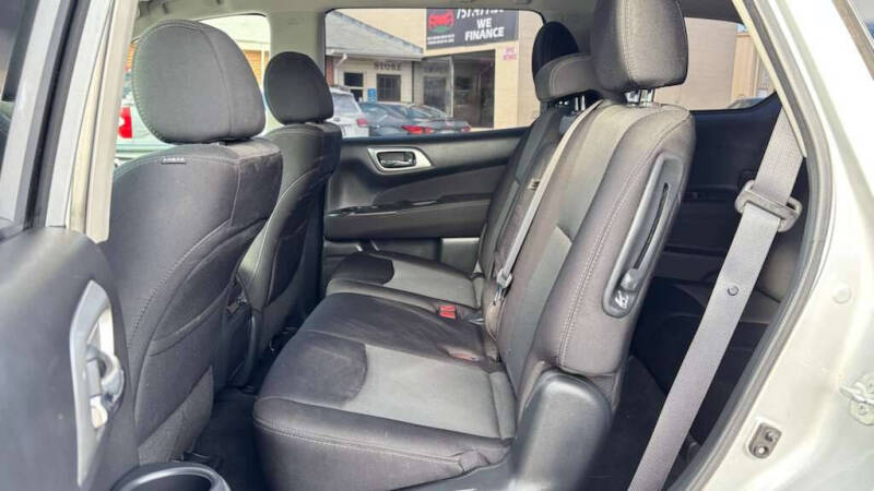 2017 Nissan Pathfinder S