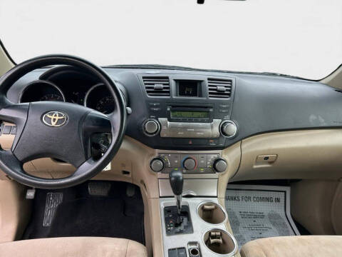 2012 Toyota Highlander SE