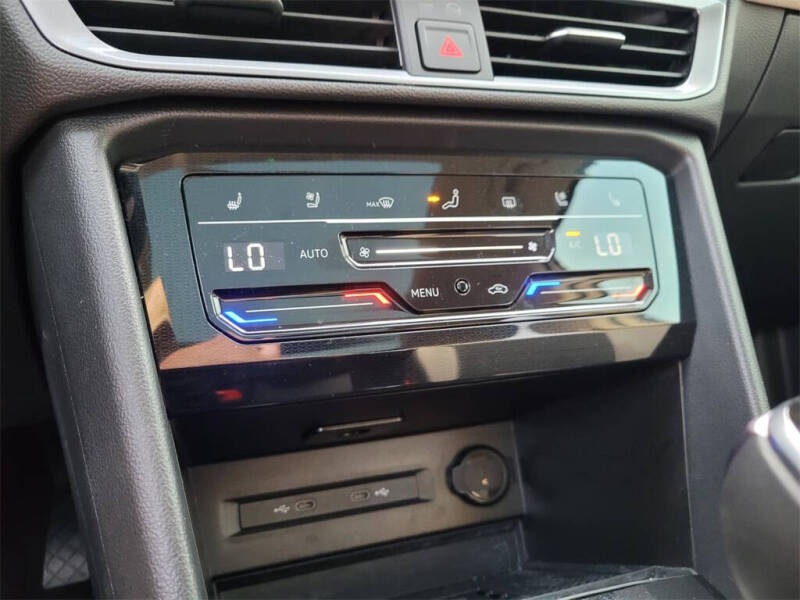 2025 Volkswagen Taos SEL 4Motion