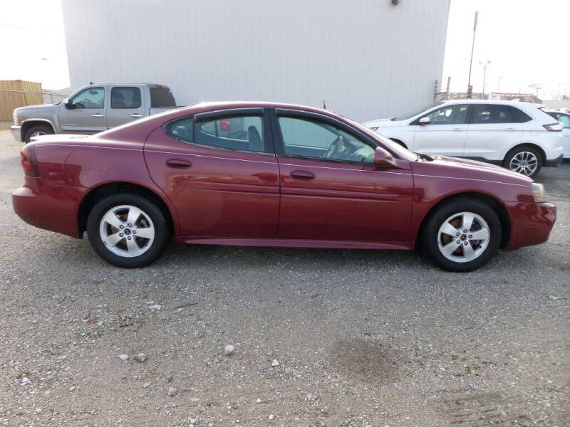 2005 Pontiac Grand Prix GT photo 2