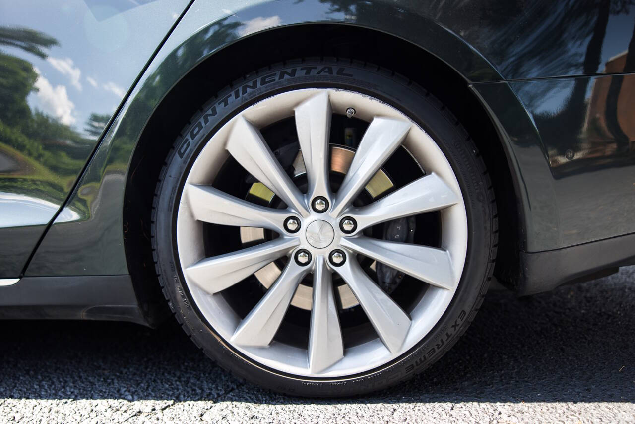 2014 Tesla Model S 31
