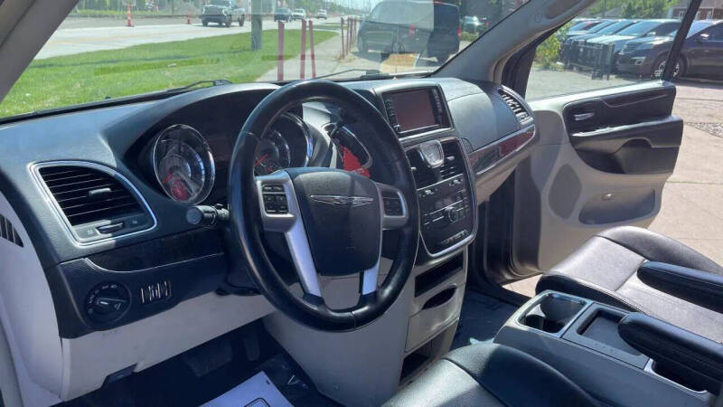 2014 Chrysler Town and Country Touring