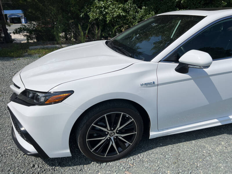 2021 Toyota Camry SE photo 2