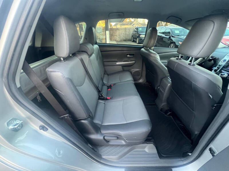 2013 Toyota Prius v Five