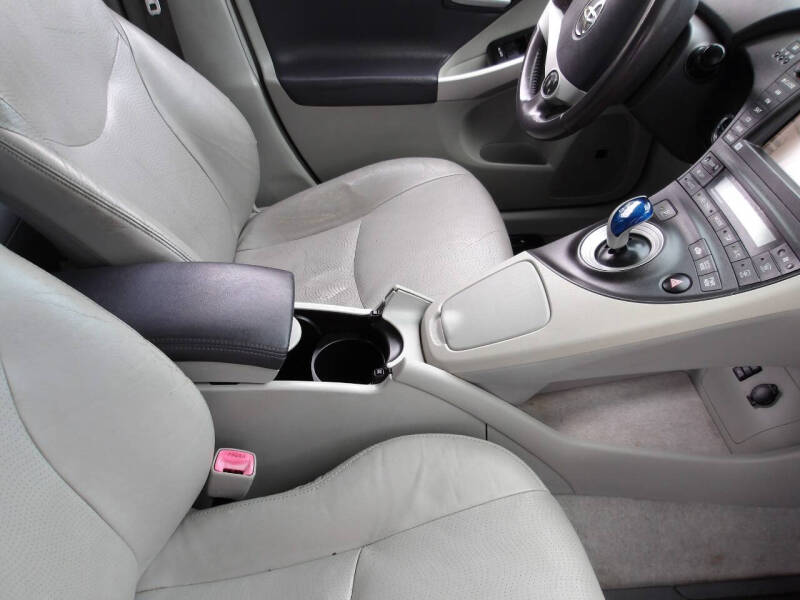 2010 Toyota Prius III