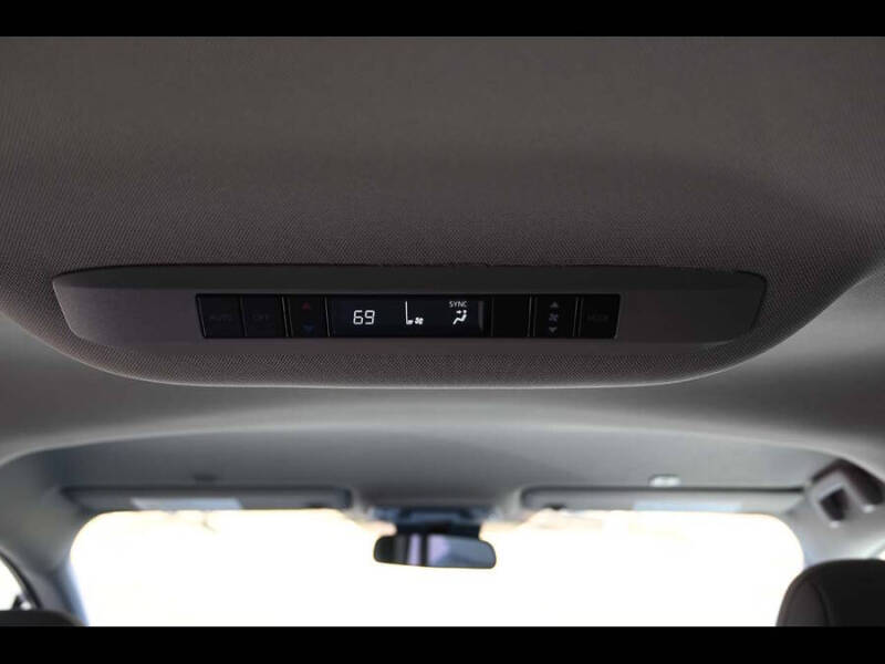 2025 Toyota Sienna LE 8-Passenger