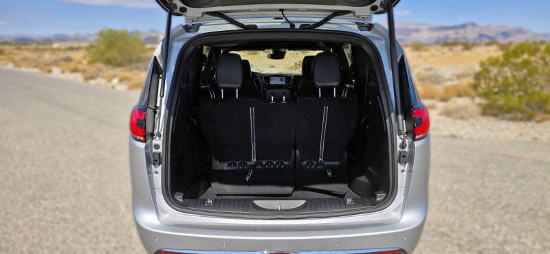 2026 Chrysler Pacifica Select