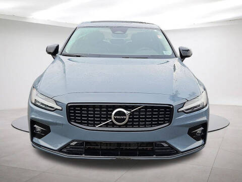 2024 Volvo S60 B5 Core Dark Theme