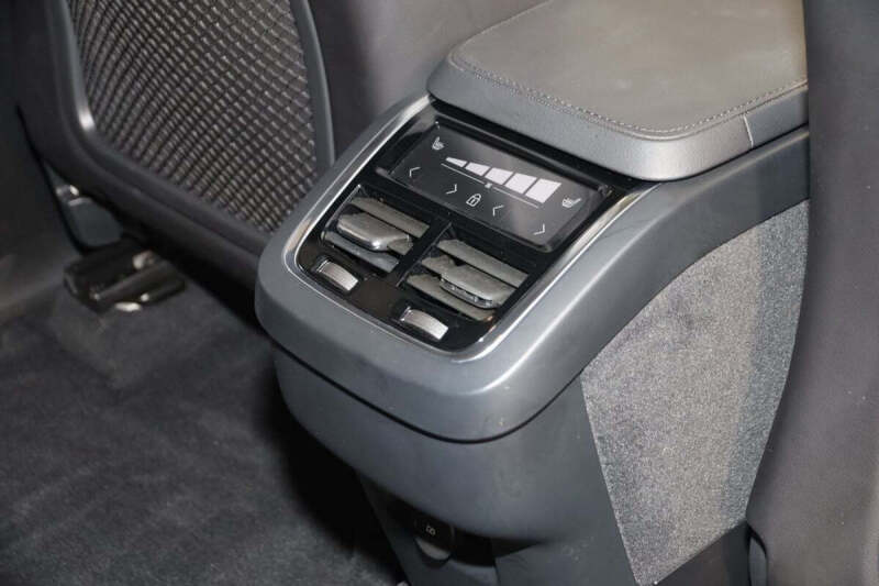 2025 Volvo XC90 B5 Plus Bright Theme