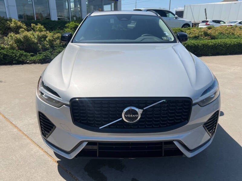 2025 Volvo XC60 T8 Plus Dark Theme