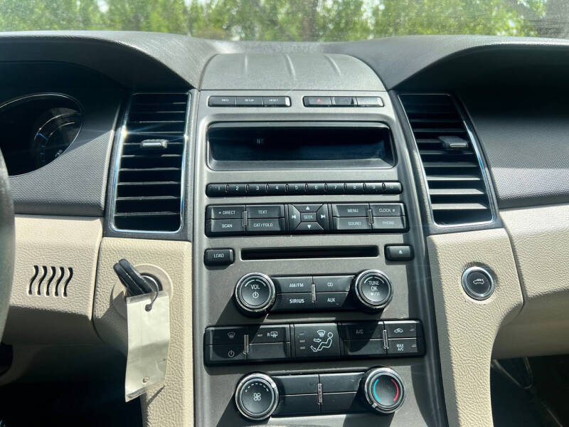 2011 Ford Taurus SE