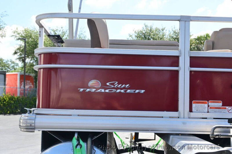 2019 Sun Tracker Fishin Barge 20 DLX