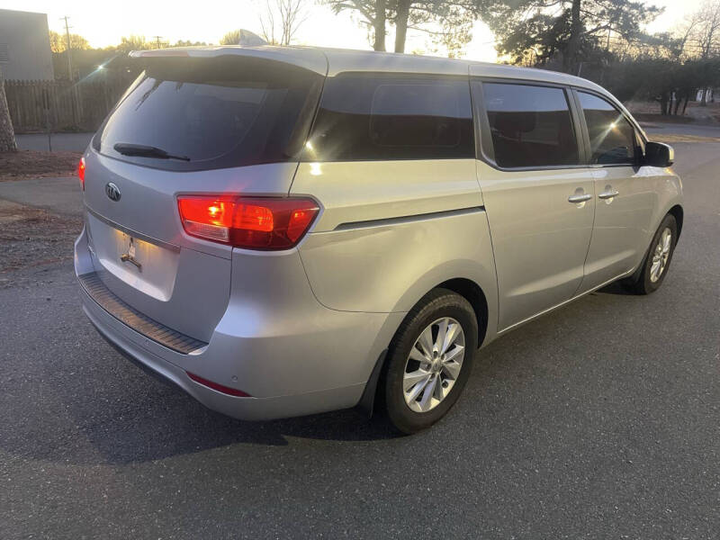 2015 Kia Sedona L