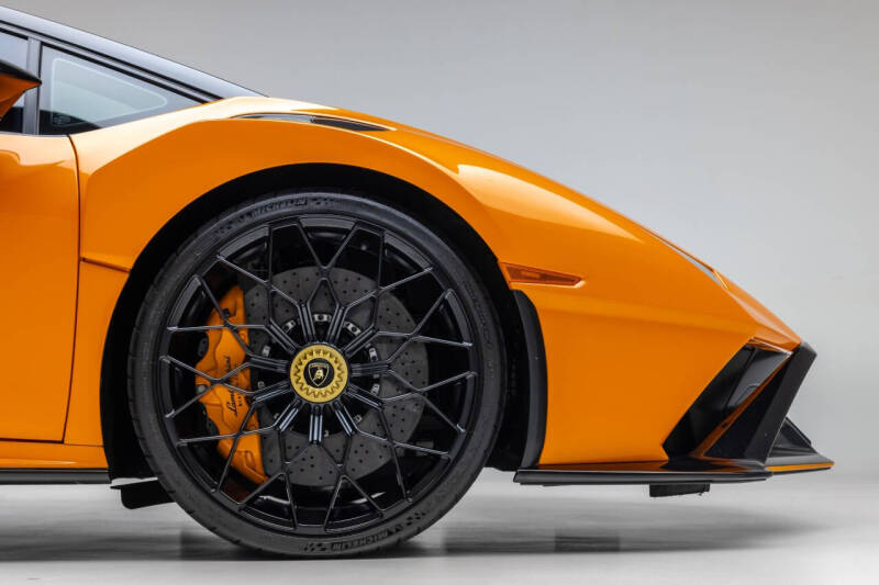 2023 Lamborghini Huracan STO