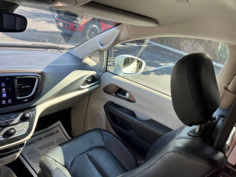 2017 Chrysler Pacifica Touring-L Plus