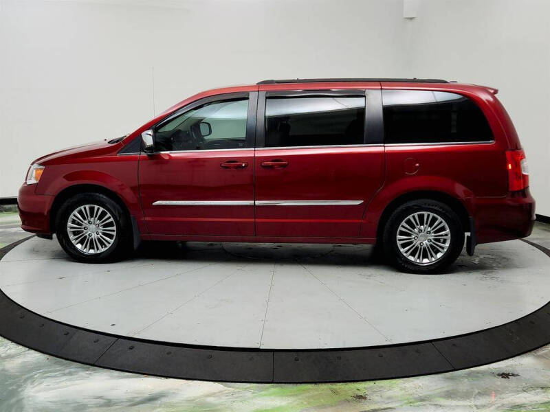 2013 Chrysler Town and Country Touring-L