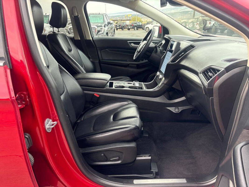 2022 Ford Edge Titanium