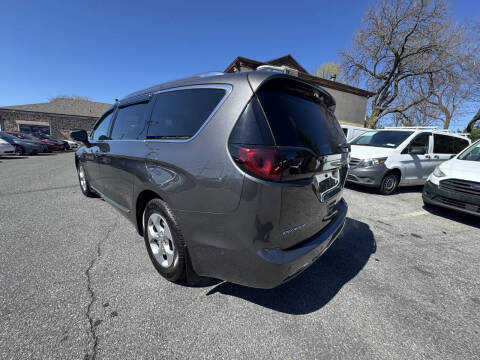 2017 Chrysler Pacifica Touring-L Plus