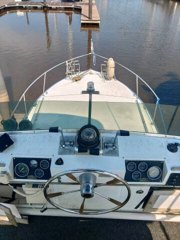 1981 Marinette fly bridge