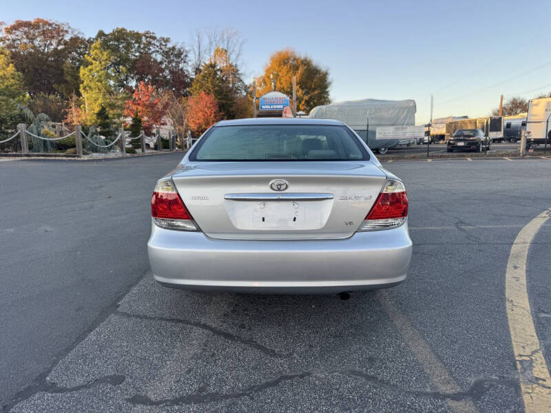 2005 Toyota Camry LE V6