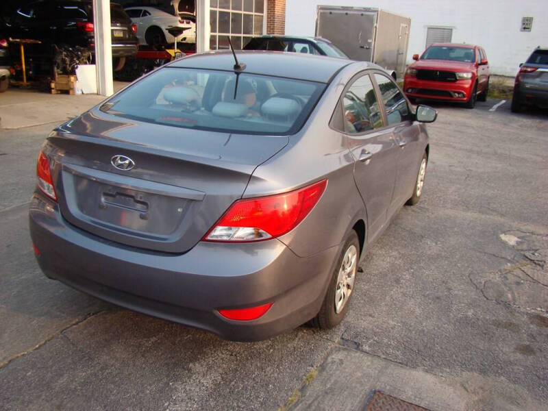 2017 Hyundai Accent SE