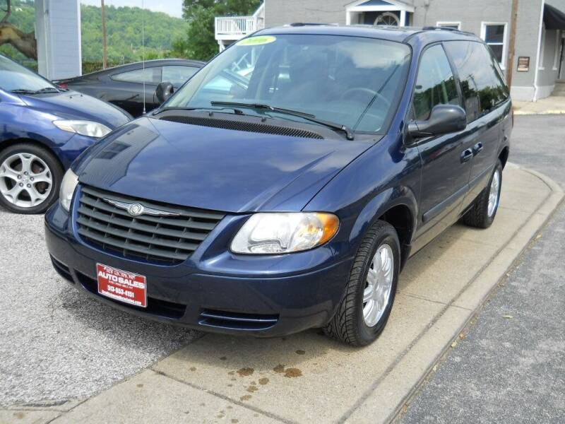 2006 Chrysler Town and Country for sale at NEW RICHMOND AUTO SALES in New Richmond OH