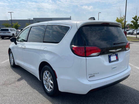 2027 Chrysler Pacifica LX