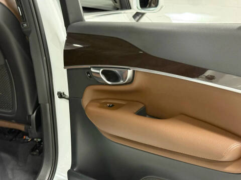 2019 Volvo XC90 T6 Momentum