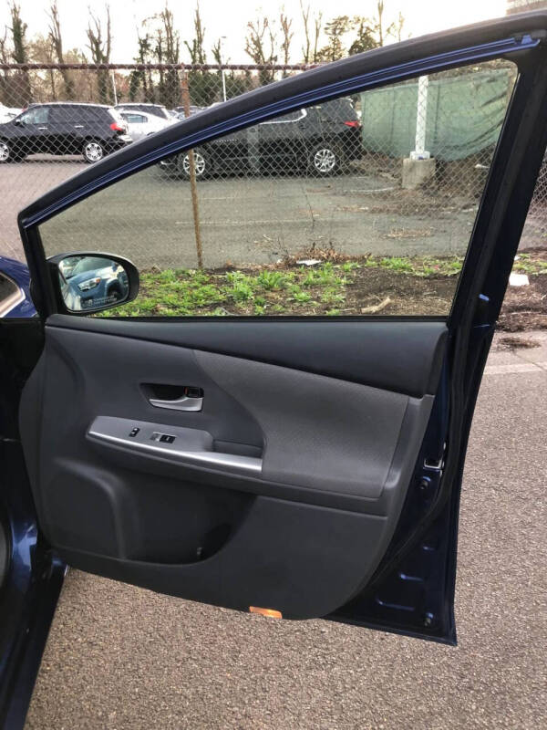 2013 Toyota Prius v Three