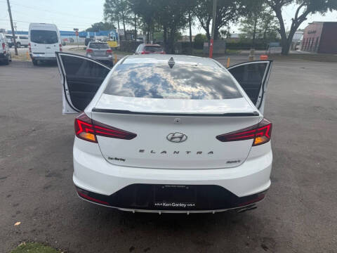 2020 Hyundai Elantra Sport