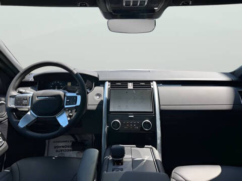 2025 Land Rover Discovery P300 S