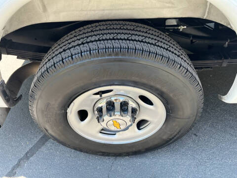 2025 Chevrolet Express LT 3500