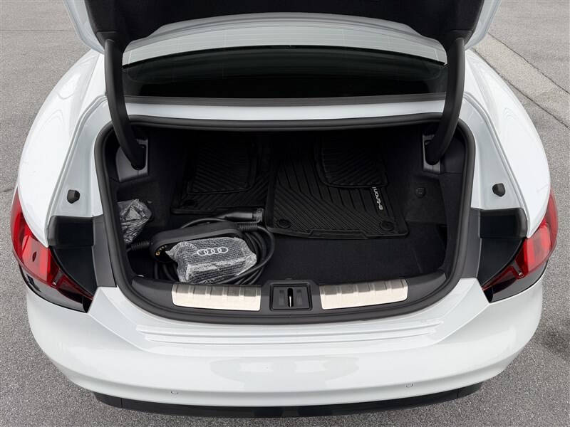 2023 Audi e-tron GT quattro Premium Plus